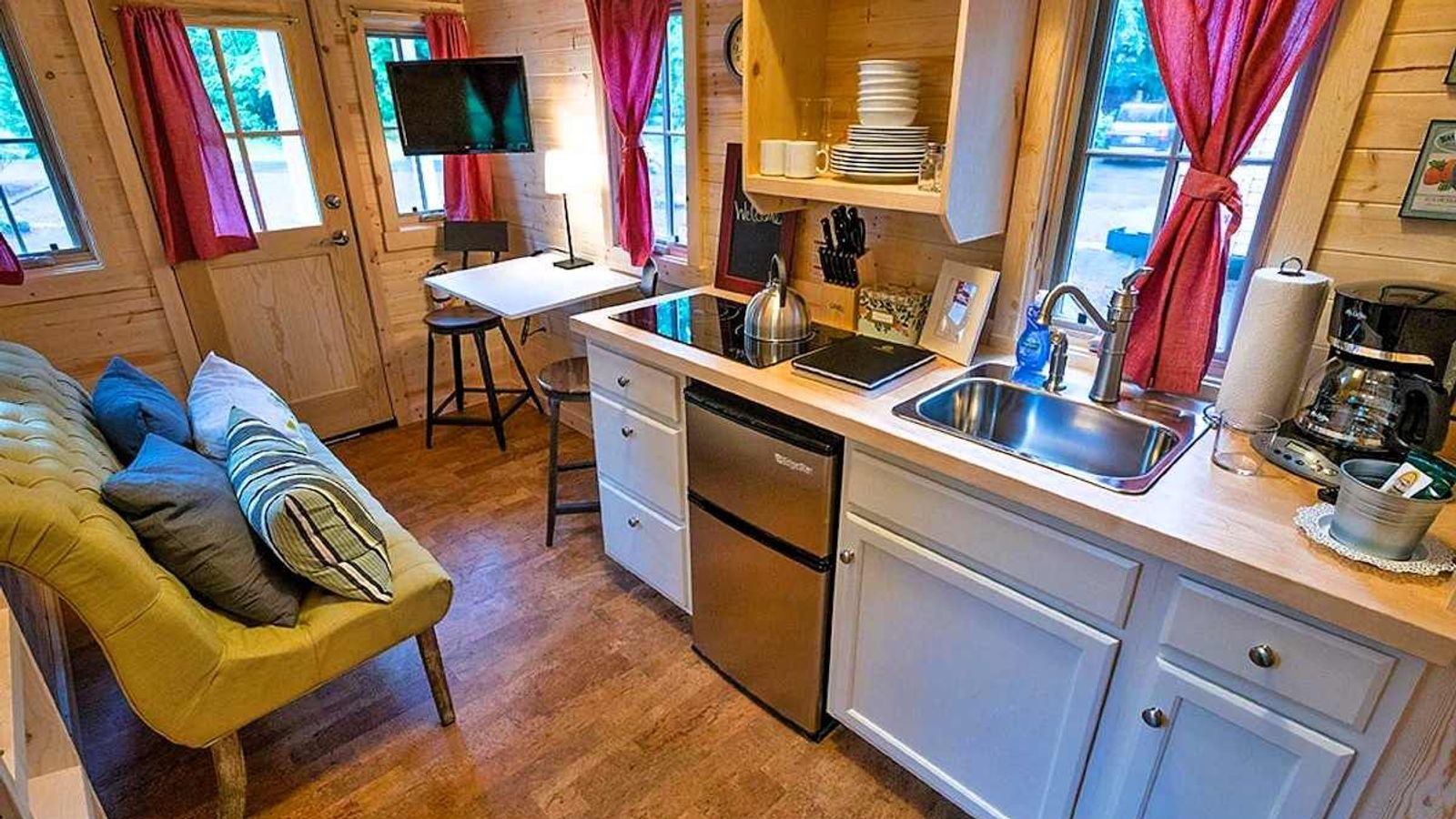 Mt Hood Village Campground - Tiny House, 1 Bedroom (Linens Included), Private kitchen, Coffee(tea) maker, dining tables
