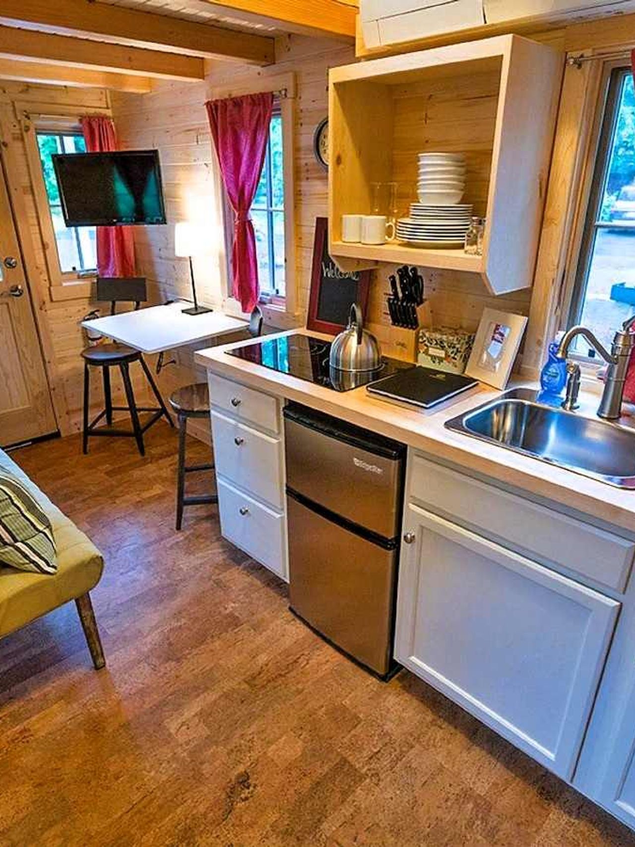 Mt Hood Village Campground - Tiny House, 1 Bedroom (Linens Included), Private kitchen, Coffee(tea) maker, dining tables