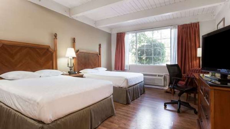 Photo of Prodigy Hotel, a Days Inn by Wyndham