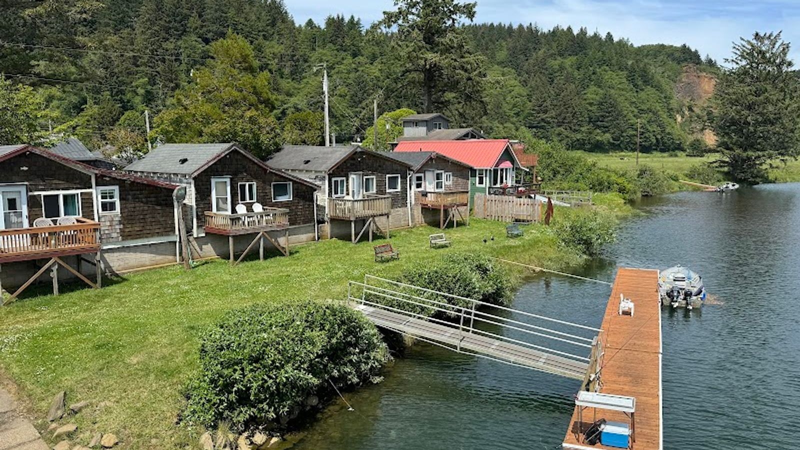 Raines Resort Cabins, RV & Campground in Pacific City / Woods