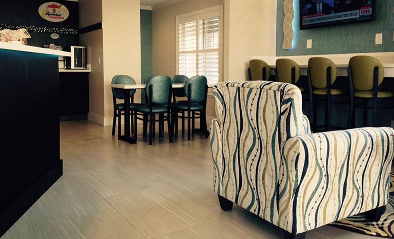 Photo of Super 8 by Wyndham Mountain View