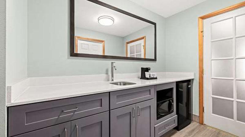 Photo of La Quinta Inn & Suites by Wyndham Newport