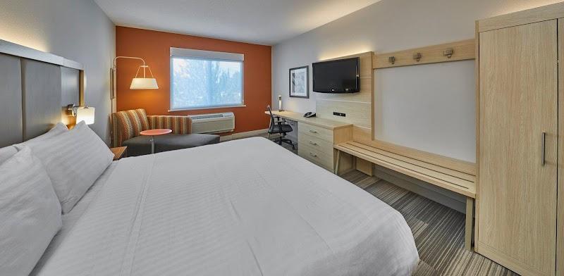 Photo of Holiday Inn Express & Suites Medford-Central Point, an IHG Hotel