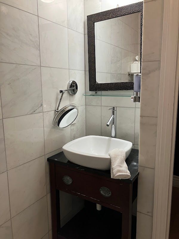 Photo of Hotel 1110 - Bathroom