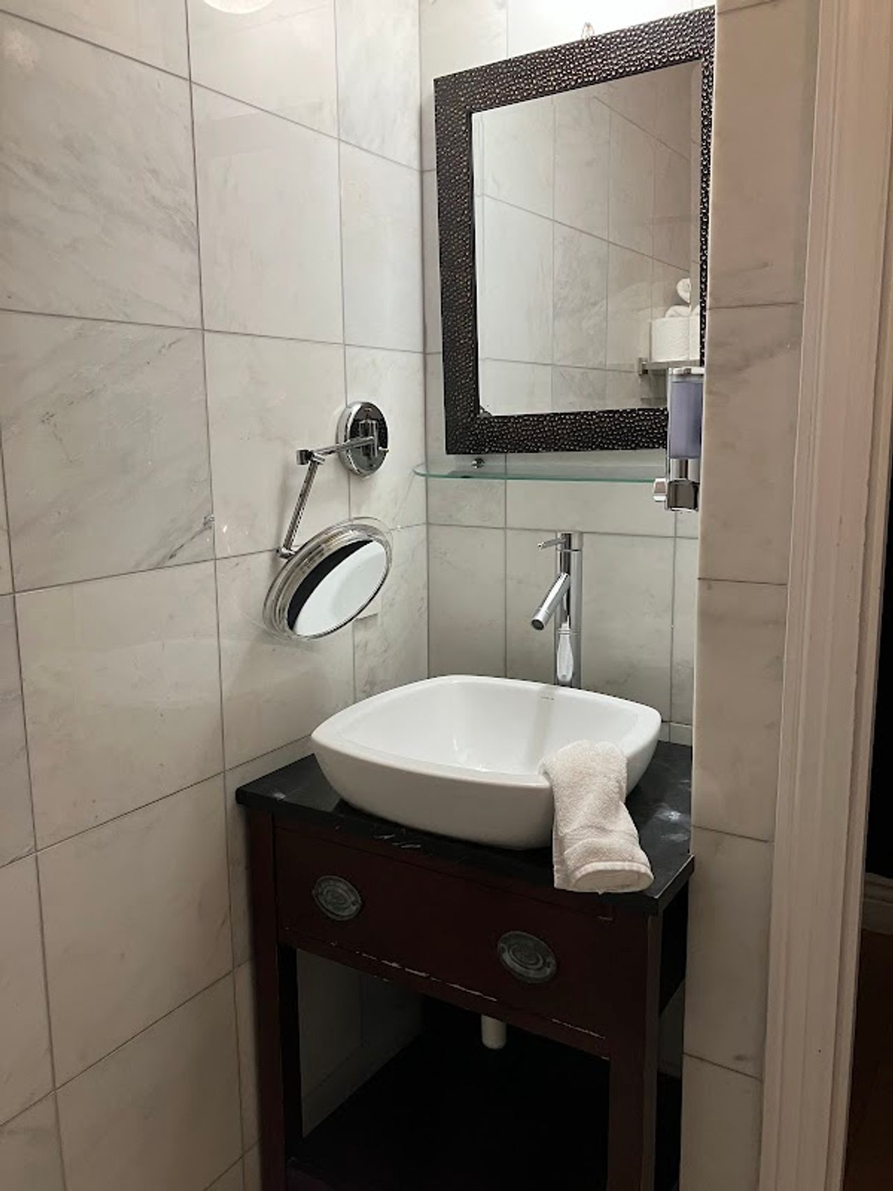 Photo of Hotel 1110 - Bathroom