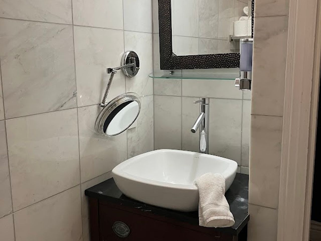 Photo of Hotel 1110 - Bathroom