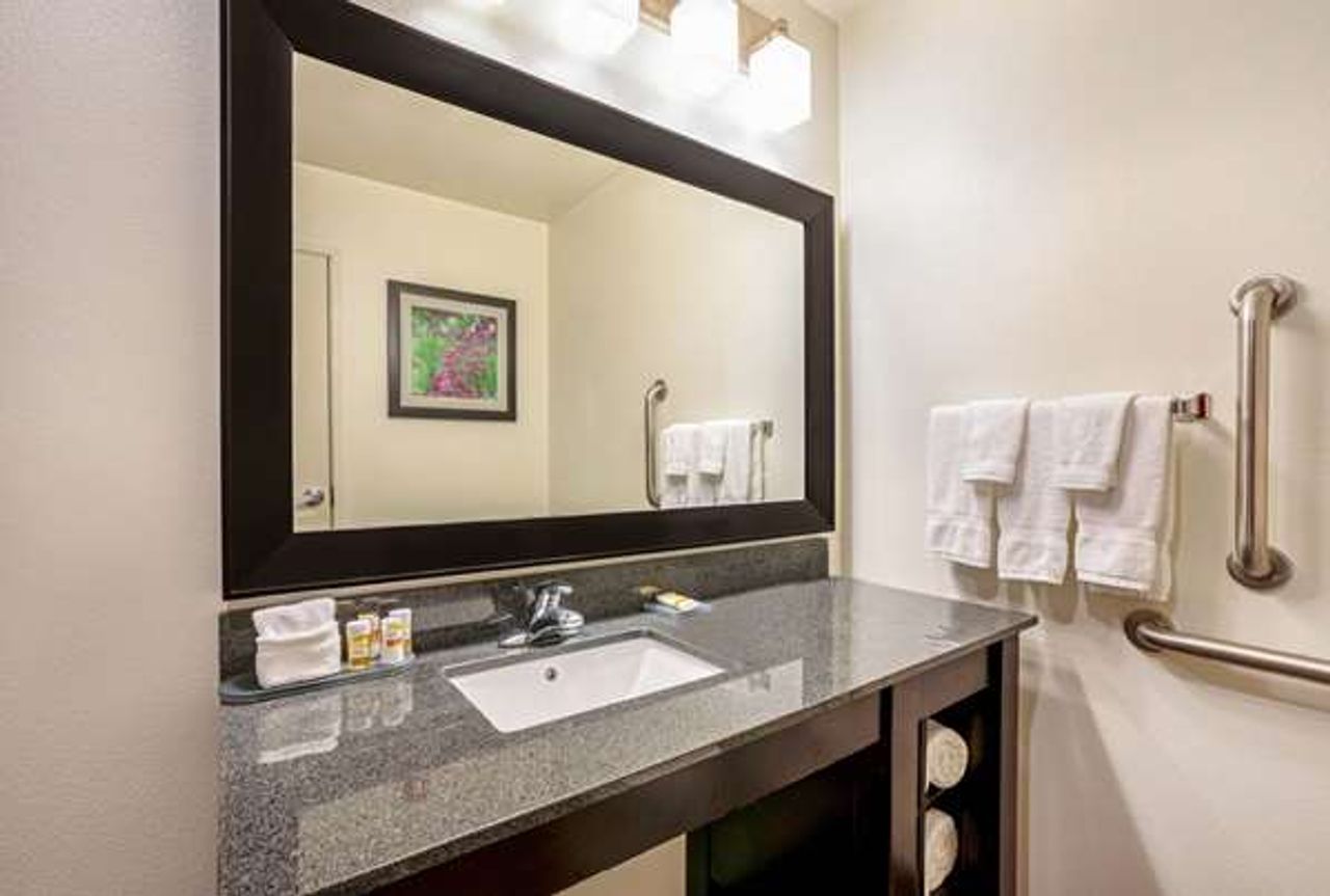 Photo of La Quinta Inn & Suites by Wyndham Tumwater - Olympia