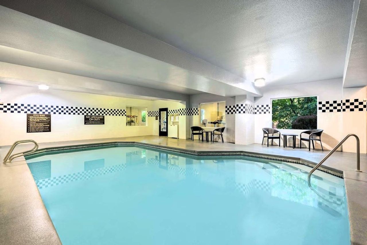 The Newberry Hotel Bend, Tapestry Collection by Hilton - Indoor Heated Pool