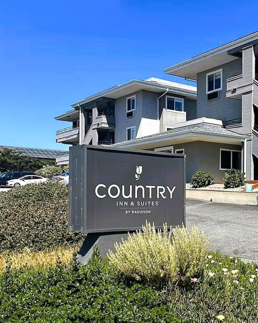 Country Inn & Suites by Radisson, Monterey Beachfront-Marina, CA