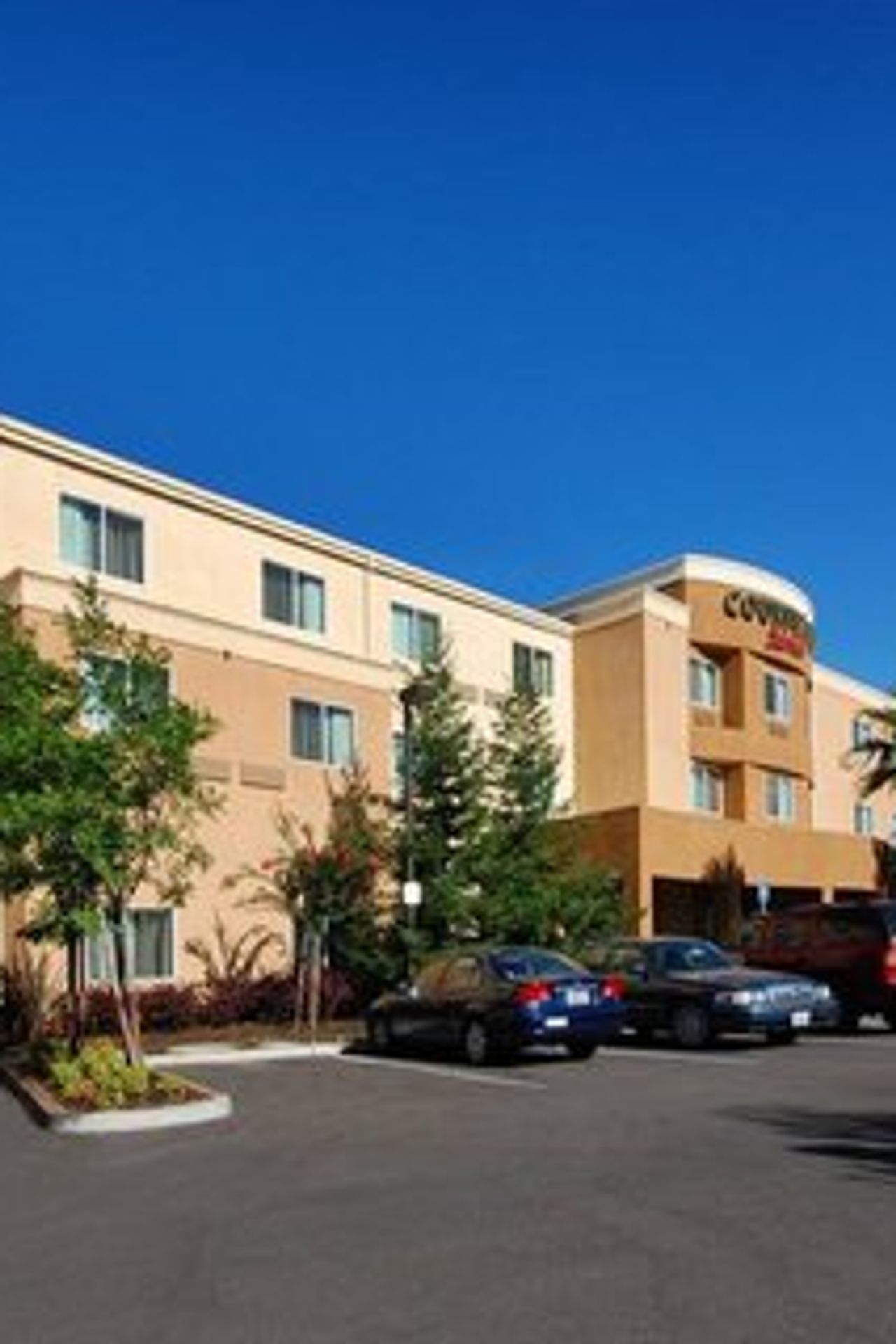 Photo of Courtyard Merced