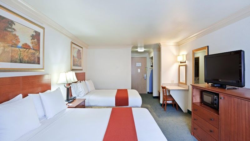 Photo of Holiday Inn Express & Suites Burlington, an IHG Hotel