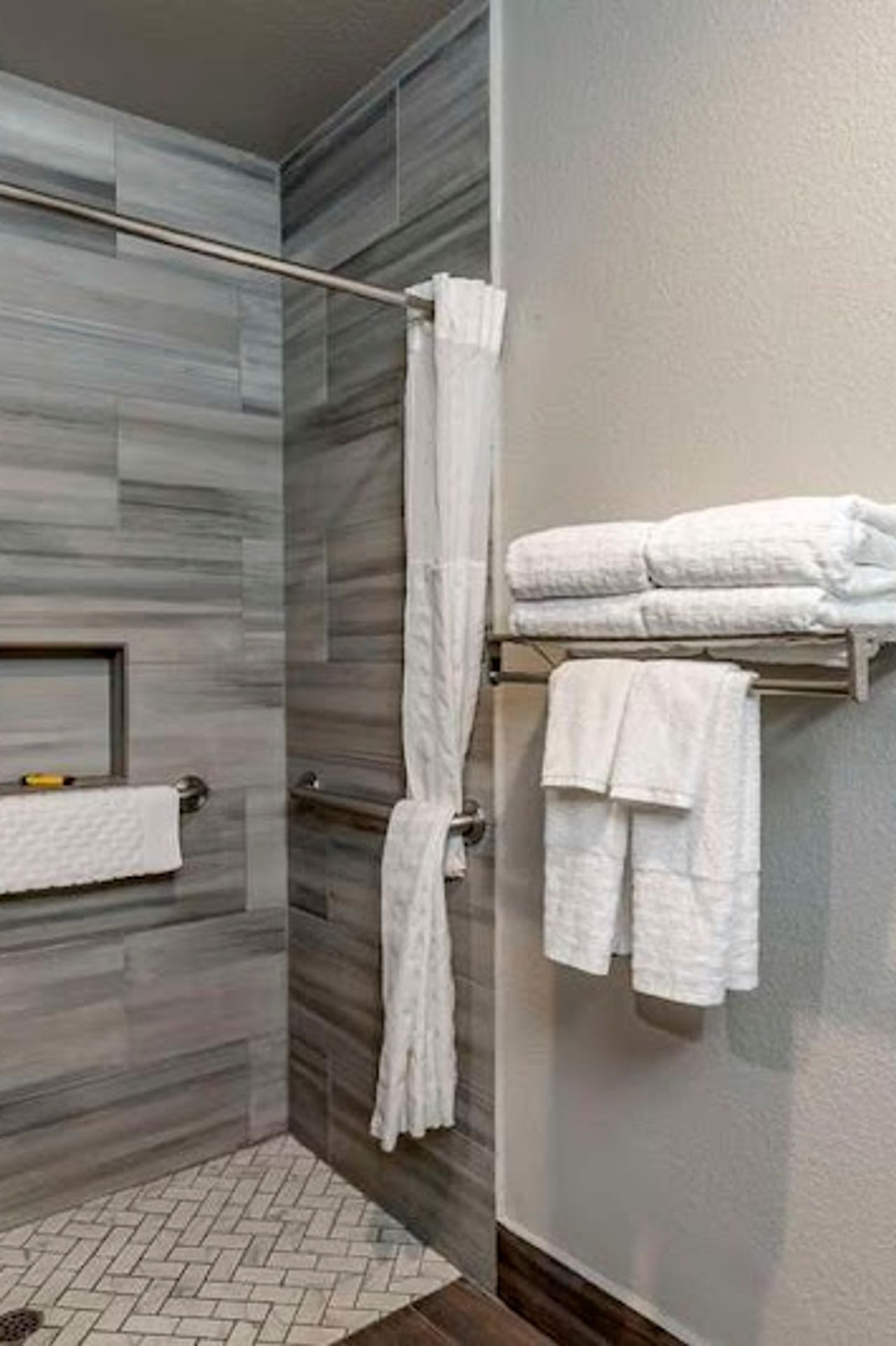 Photo of Best Western Plus Vineyard Inn