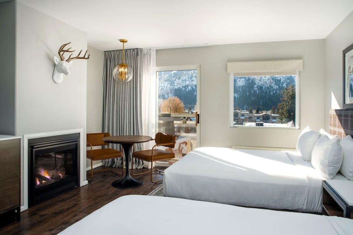 Hotel Ketchum - Double Queen Room, Fireplace