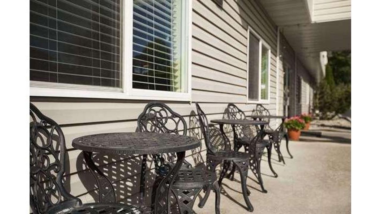 Photo of Super 8 by Wyndham Salmon