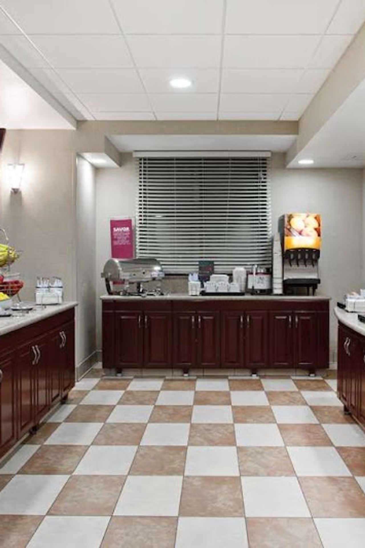 Photo of Hampton Inn & Suites Oakland Airport-Alameda
