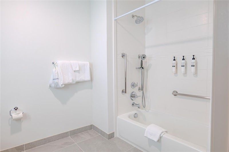 Photo of Hilton Garden Inn Clackamas Portland - Bathroom