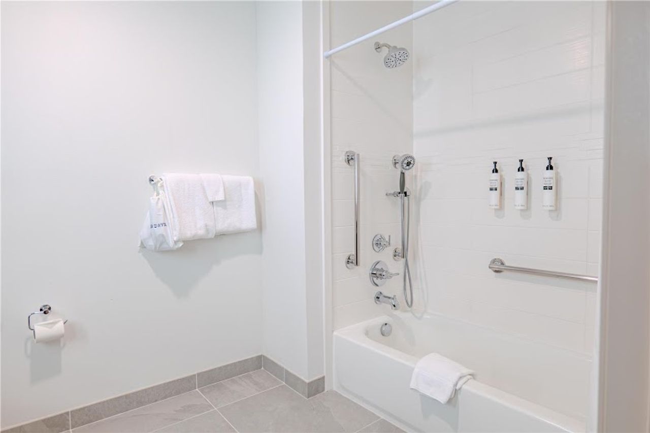 Photo of Hilton Garden Inn Clackamas Portland - Bathroom