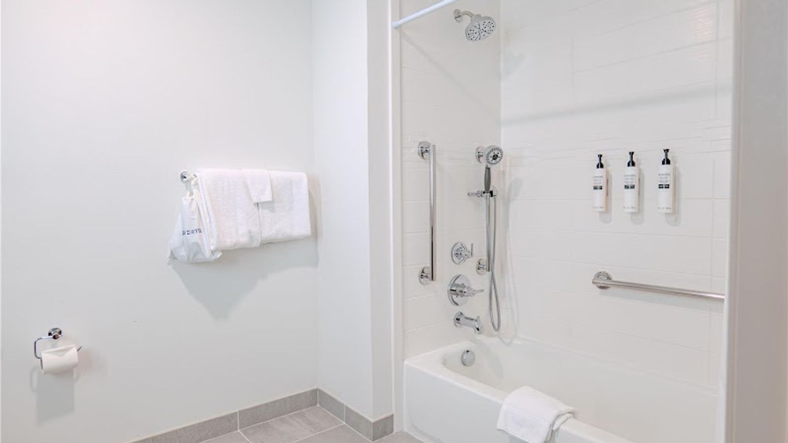 Photo of Hilton Garden Inn Clackamas Portland - Bathroom