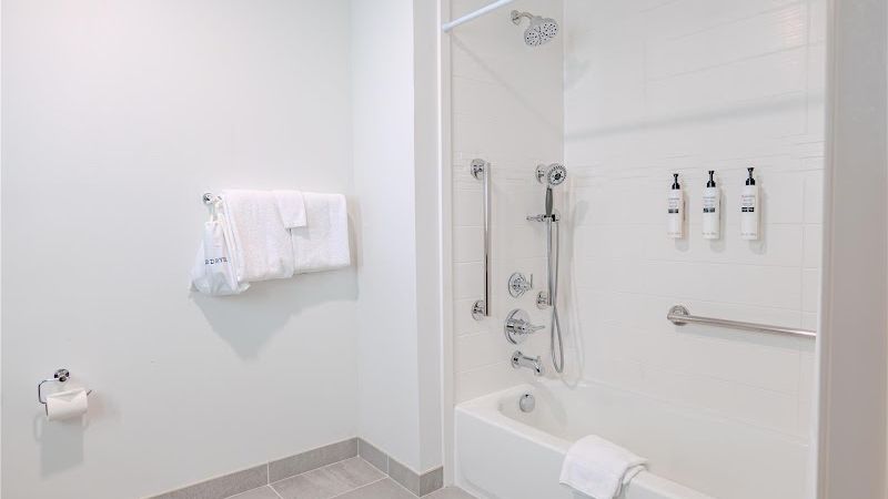Photo of Hilton Garden Inn Clackamas Portland - Bathroom