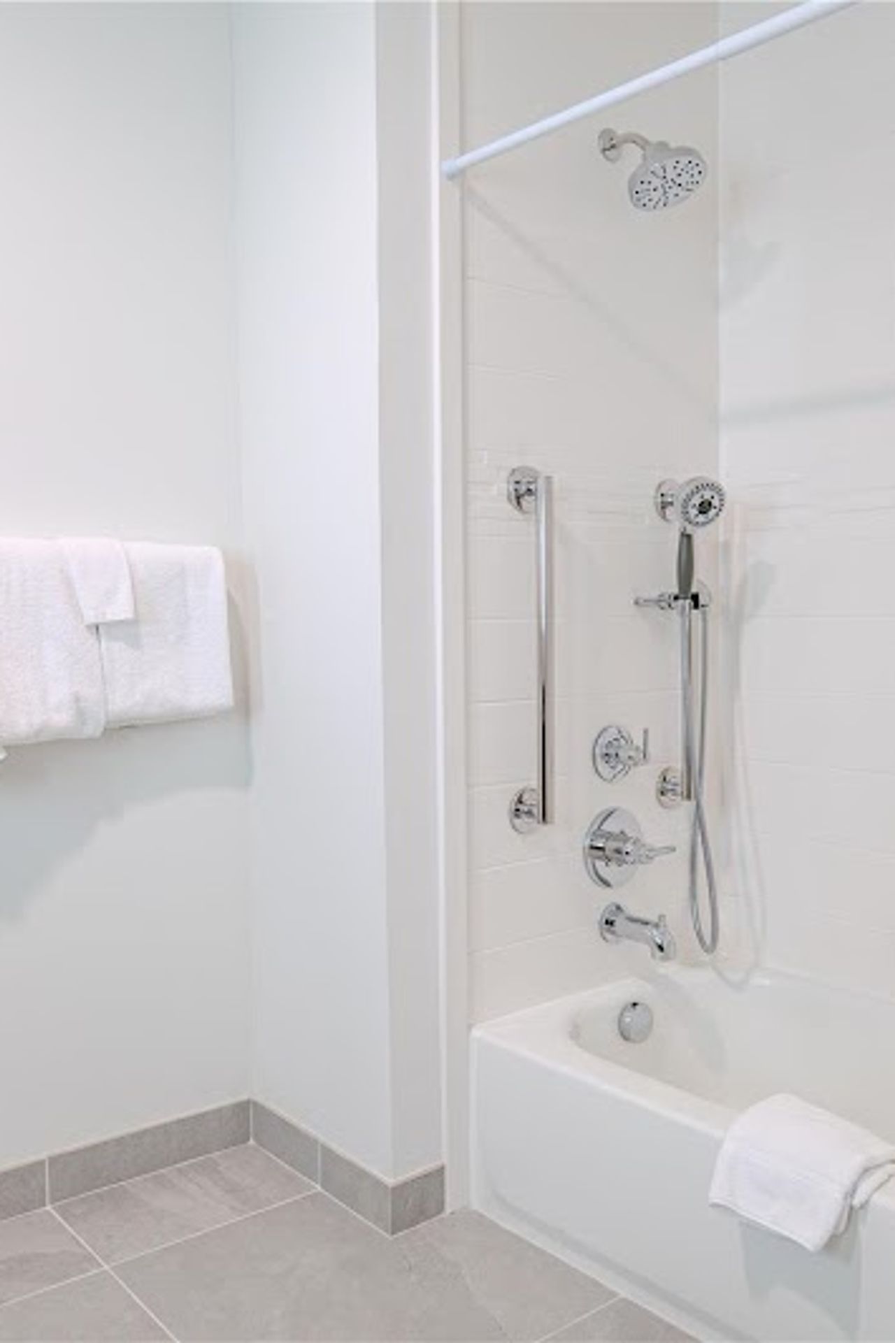 Photo of Hilton Garden Inn Clackamas Portland - Bathroom