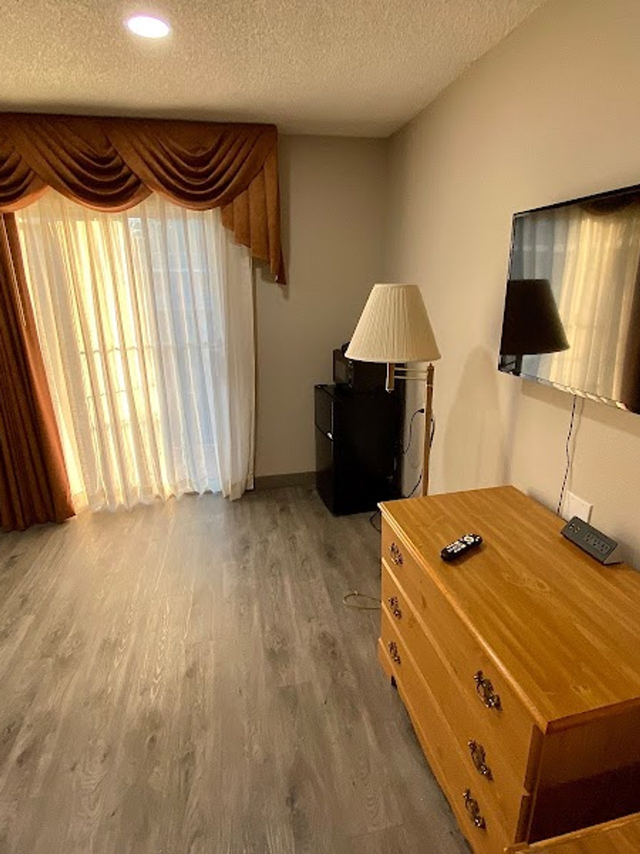 Photo of Days Inn by Wyndham Medford