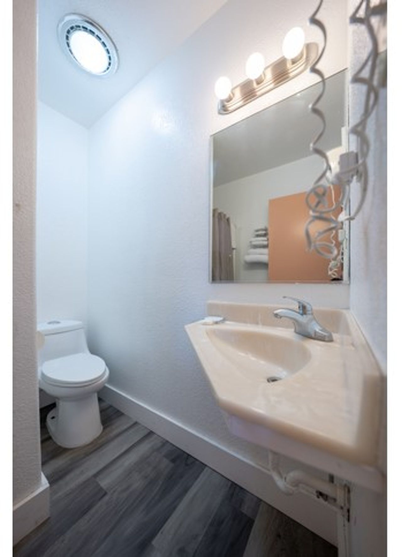 Photo of Budget Inn Madras by OYO