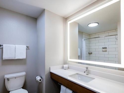 Photo of Holiday Inn Express & Suites Turlock-Hwy 99 by IHG