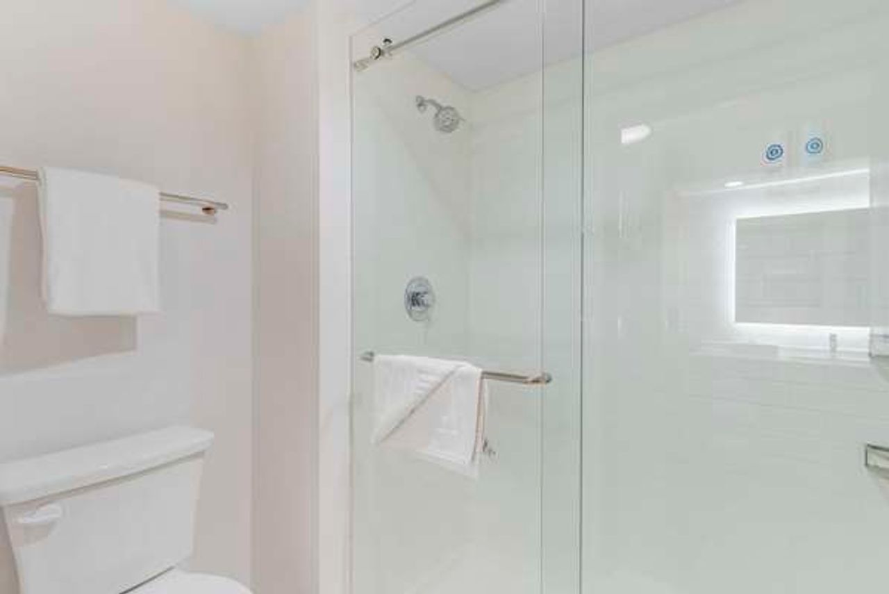 Photo of Comfort Inn Marina on the Monterey Bay - Bathroom, Walk-in shower