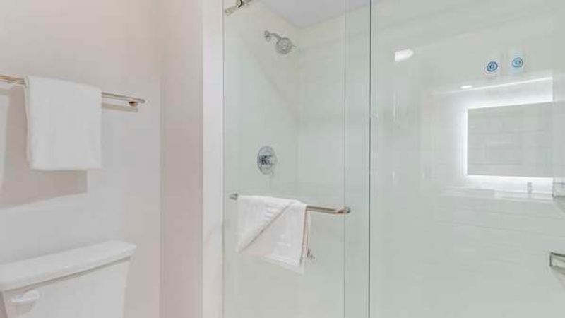 Photo of Comfort Inn Marina on the Monterey Bay - Bathroom, Walk-in shower