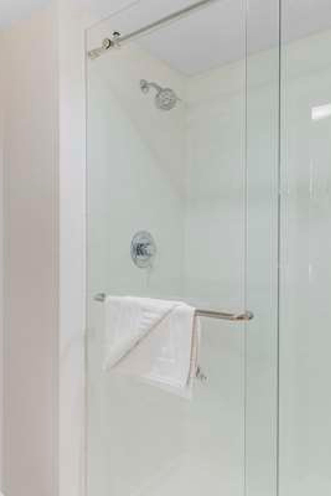 Photo of Comfort Inn Marina on the Monterey Bay - Bathroom, Walk-in shower