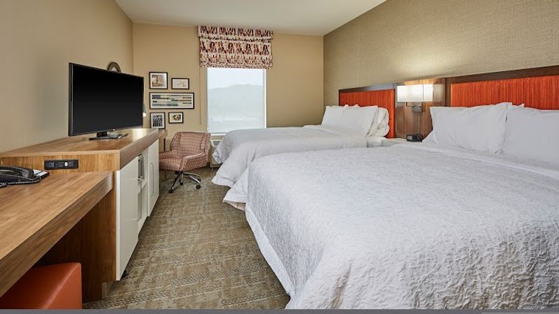 Photo of Hampton Inn & Suites Roseburg