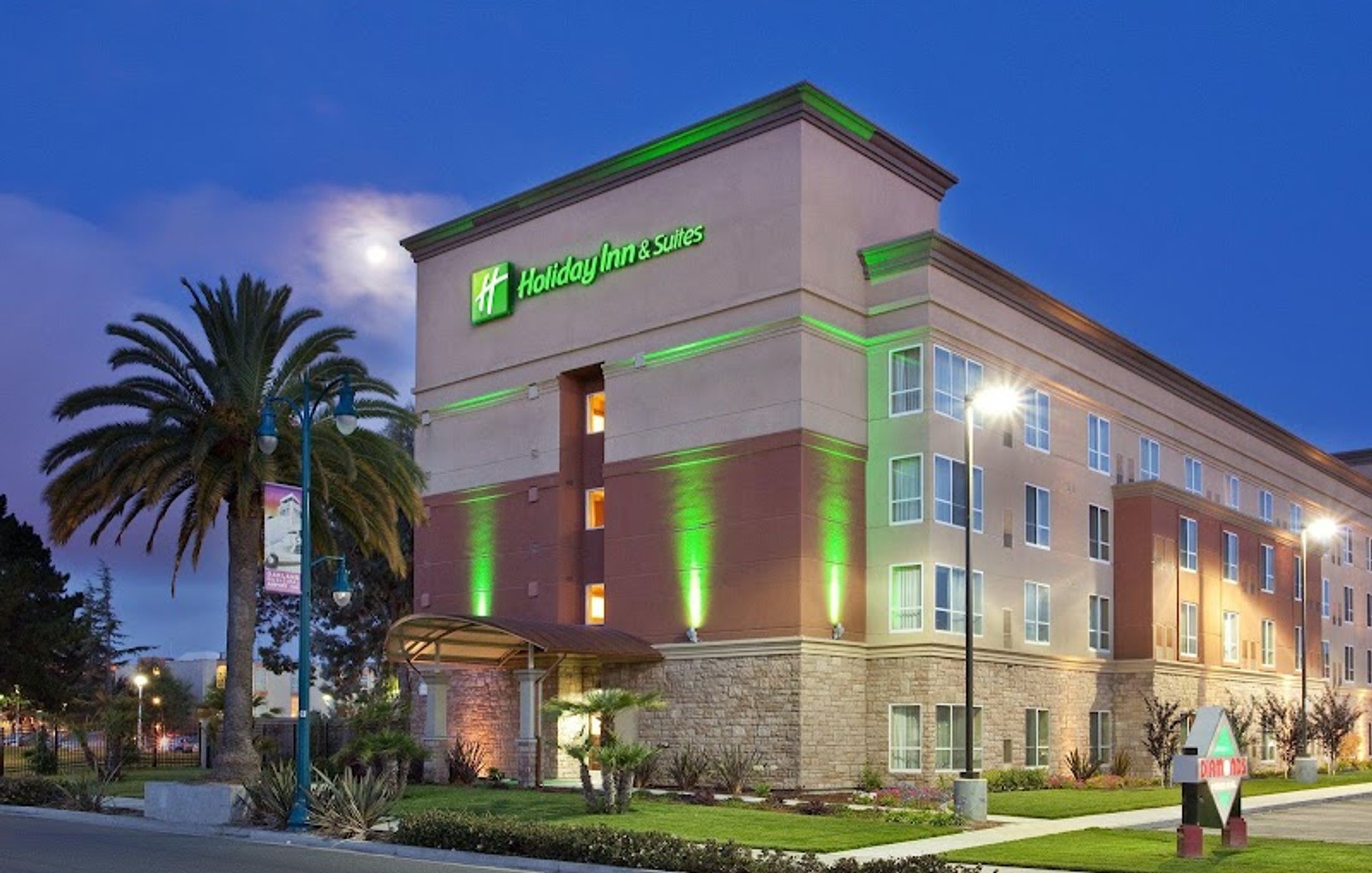 Holiday Inn & Suites Oakland - Airport, an IHG Hotel