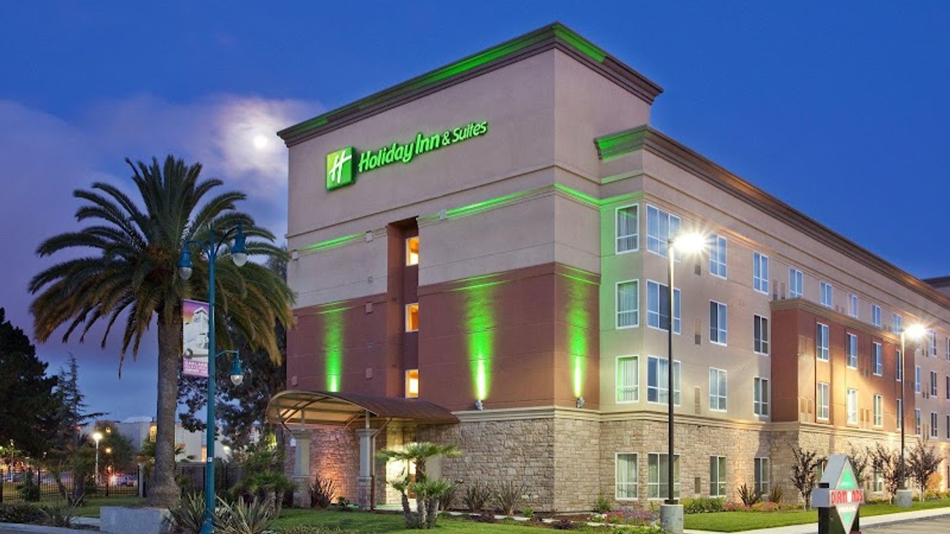 Holiday Inn & Suites Oakland - Airport, an IHG Hotel