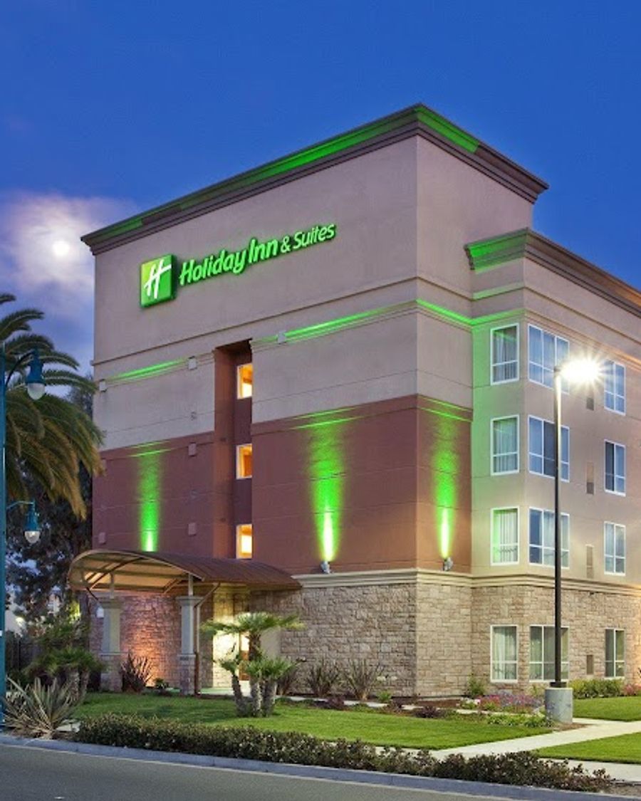 Holiday Inn & Suites Oakland - Airport, an IHG Hotel