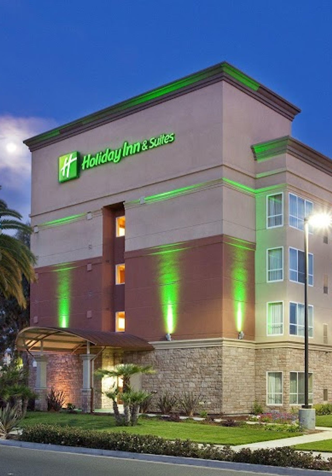 Photo of Holiday Inn & Suites Oakland - Airport, an IHG Hotel