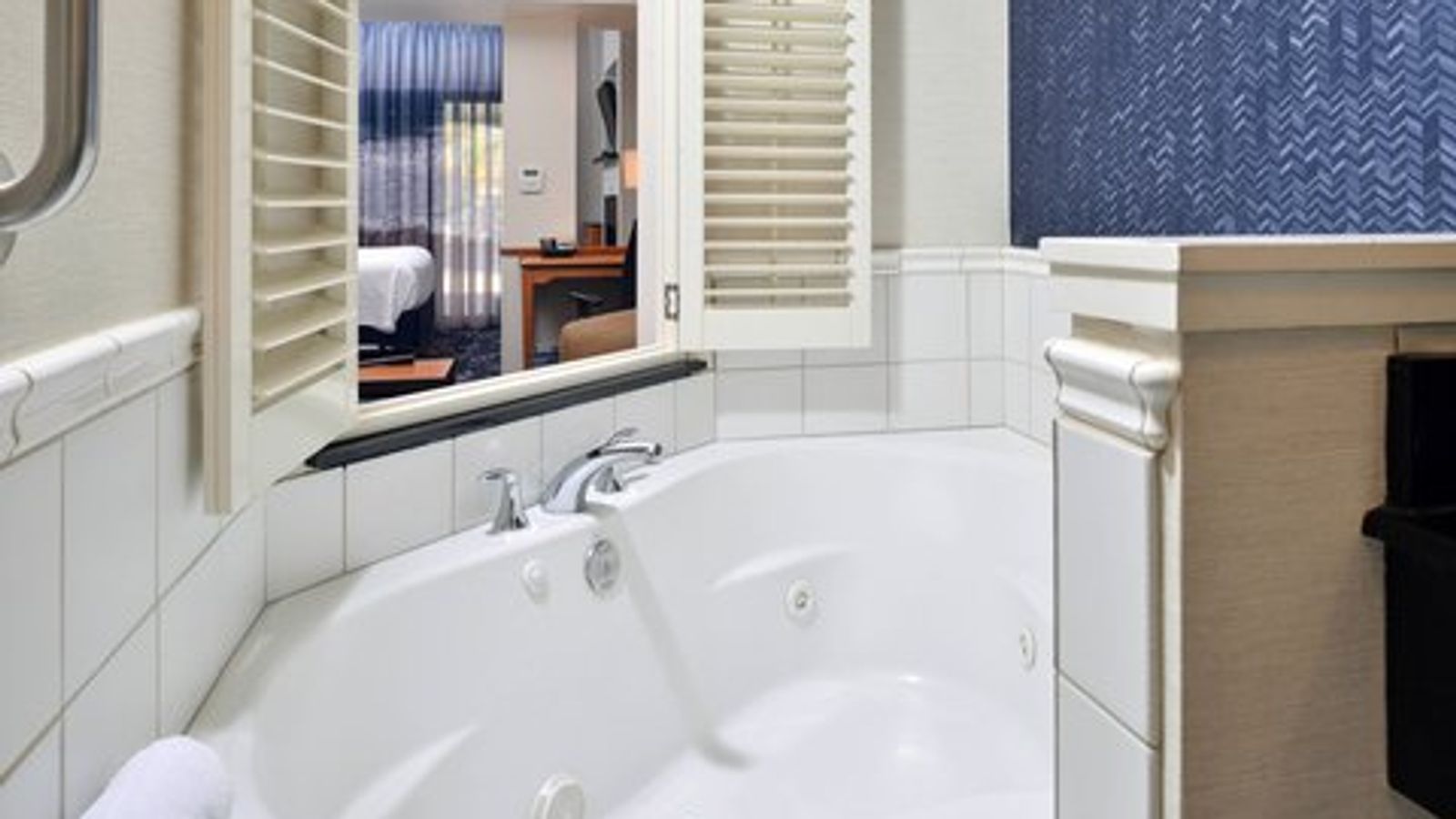 Photo of Fairfield by Marriott Inn & Suites Santa Cruz - Capitola - Private In-room Hot Tub