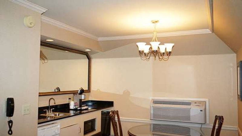 Photo of Wingate by Wyndham Bellingham Heritage Inn