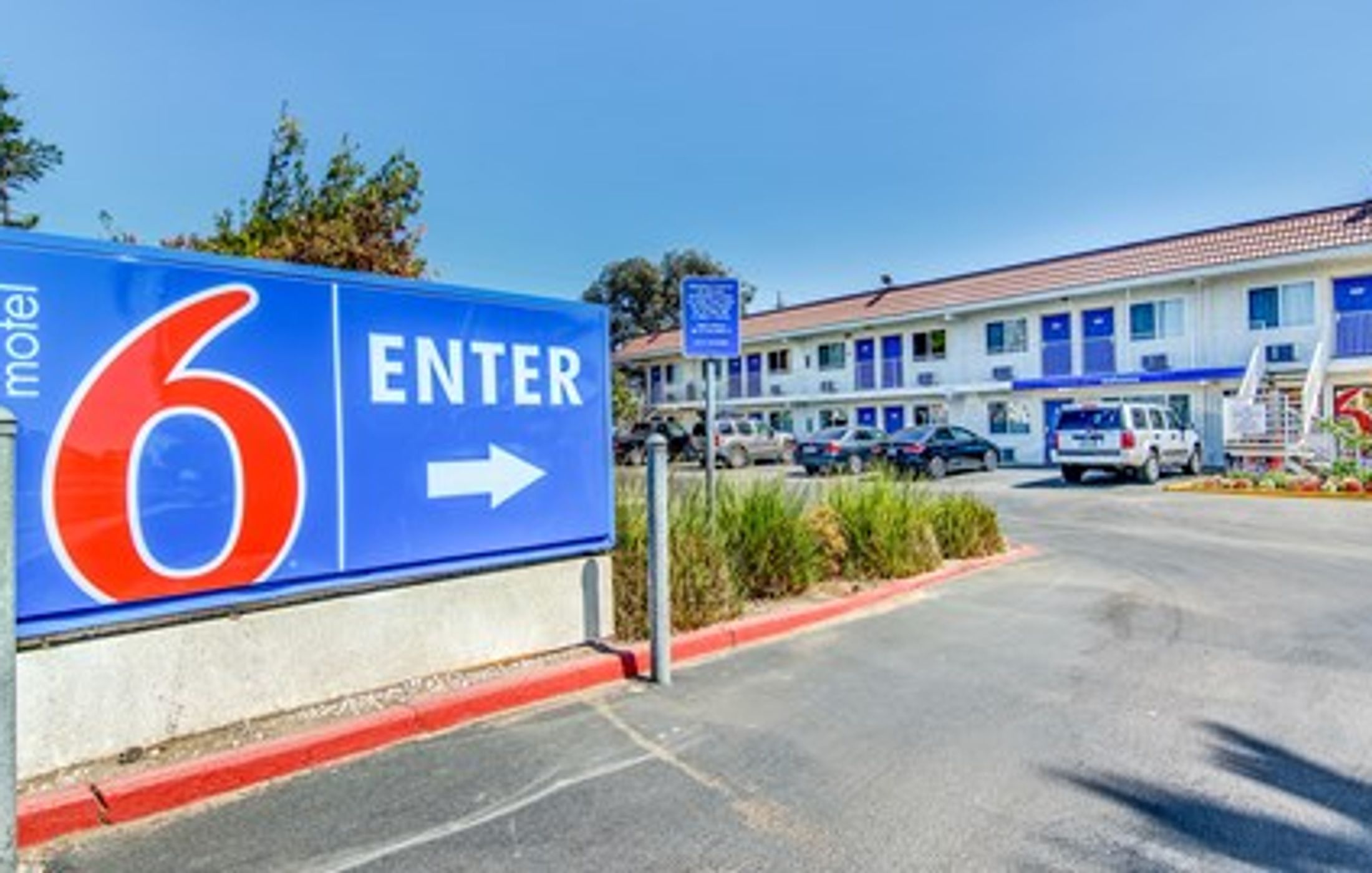 Motel 6 Stockton, CA - Charter Way West