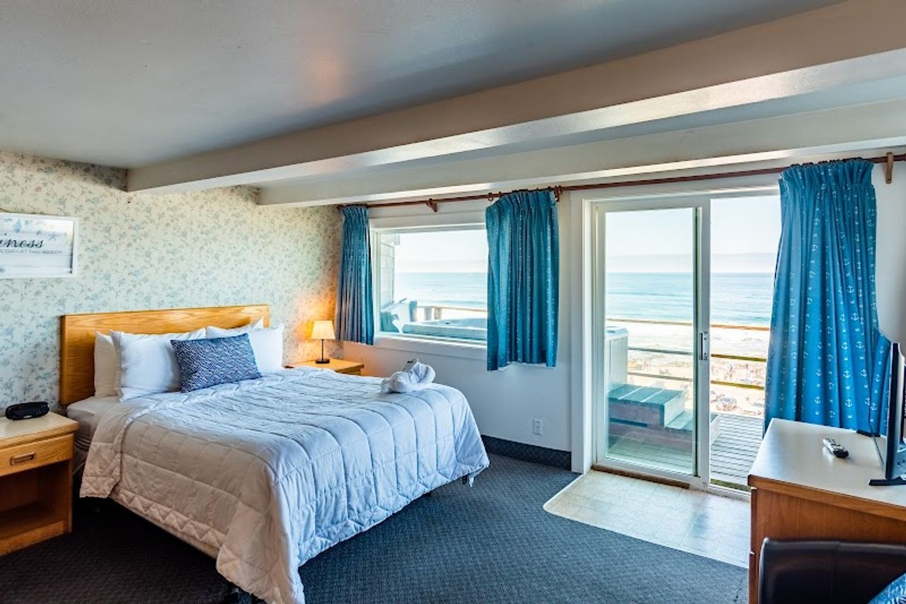 Photo of Seagull Beachfront Inn - Room, Private Balcony