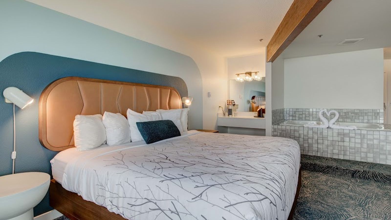 Photo of Adobe Resort, Yachats - Suite, King Bed, Private In-room hot tub