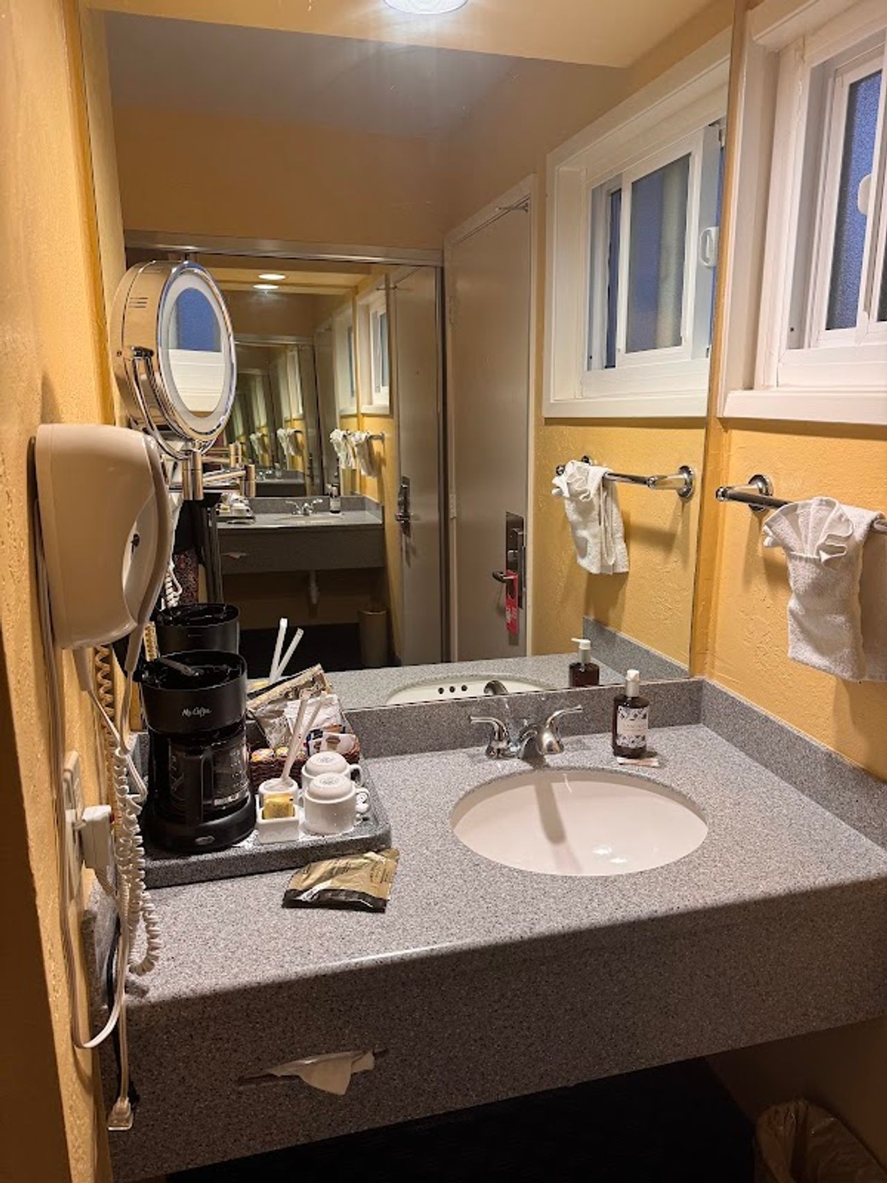 Photo of Monterey Bay Lodge - Bathroom
