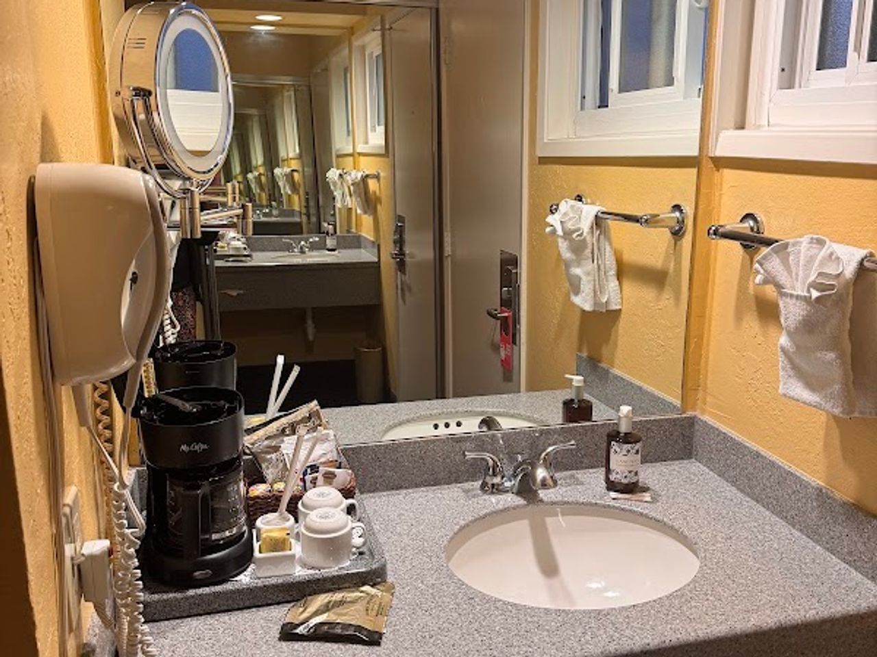Photo of Monterey Bay Lodge - Bathroom