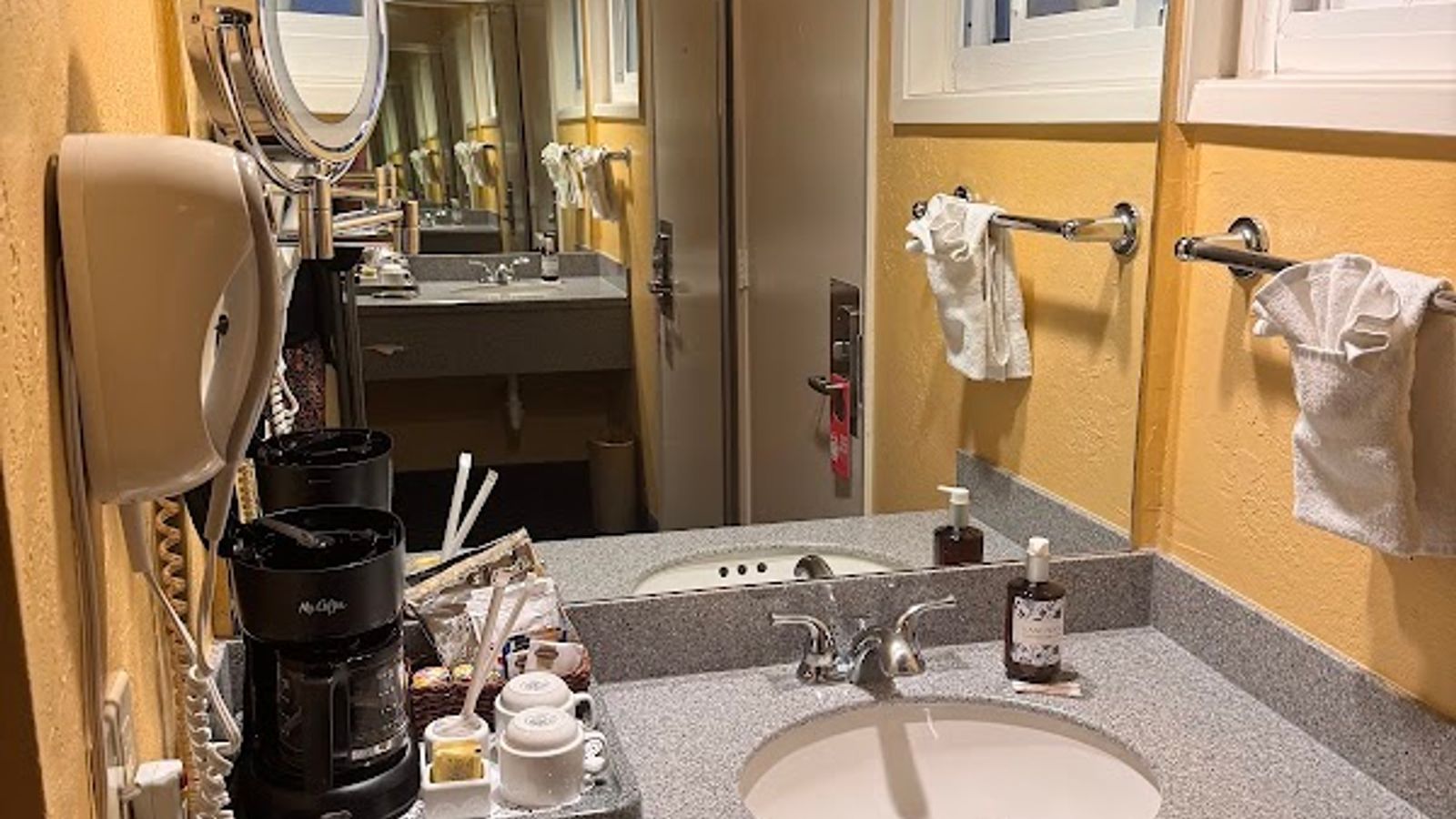 Photo of Monterey Bay Lodge - Bathroom