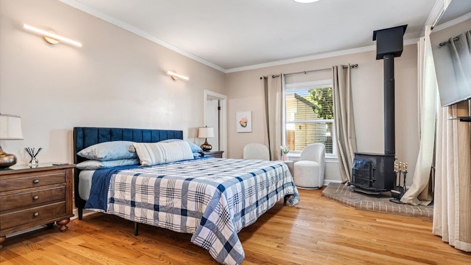 Photo of Cinnamon Bear Creekside Inn