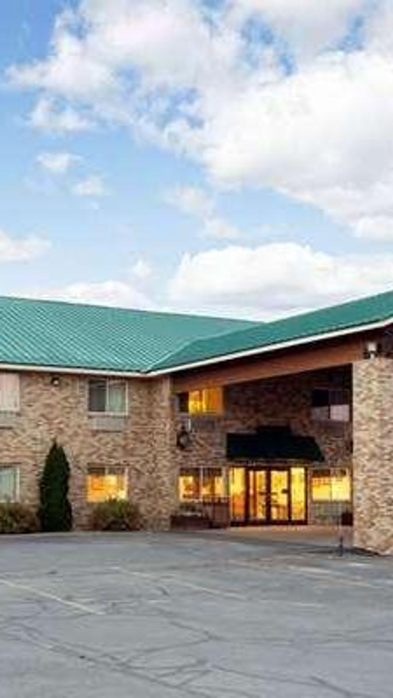 Photo of Super 8 by Wyndham Montpelier