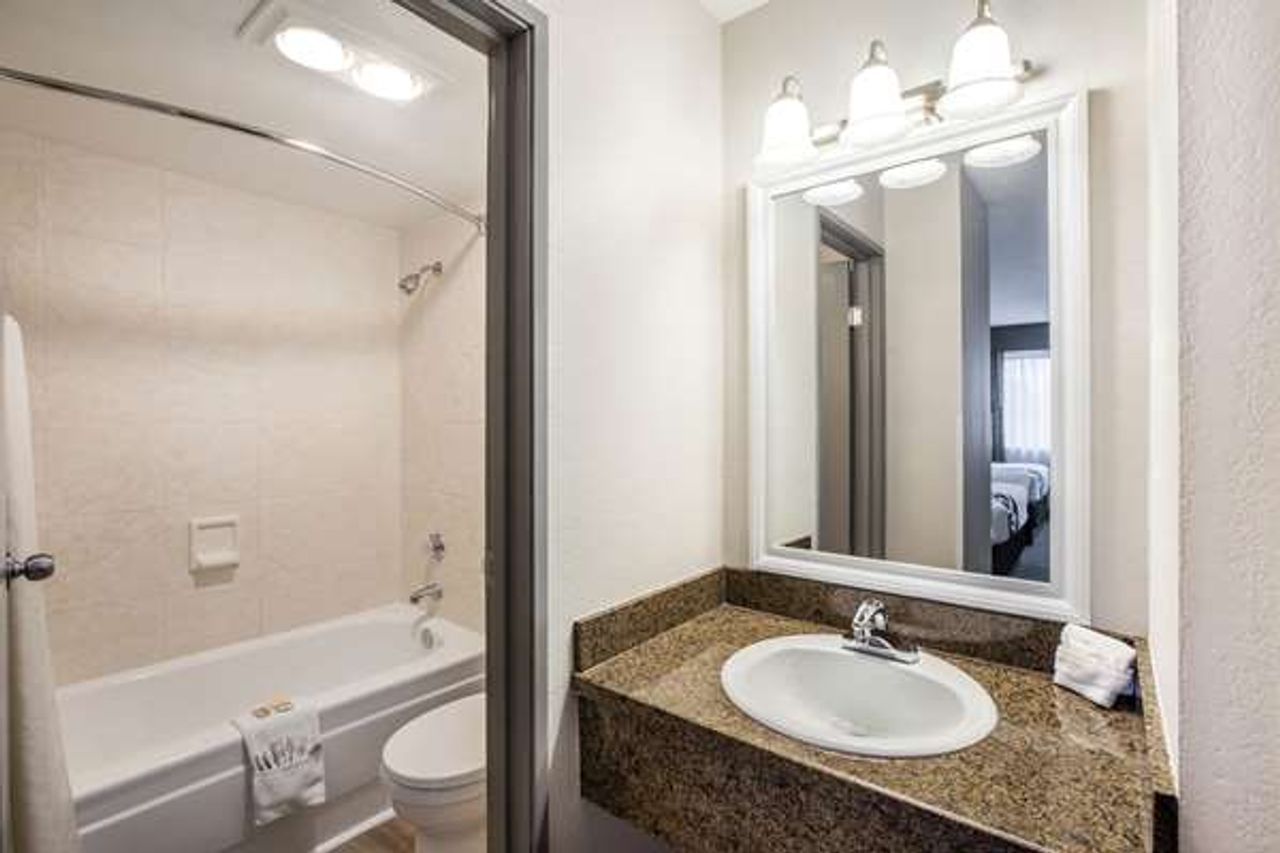 Photo of La Quinta Inn by Wyndham Everett