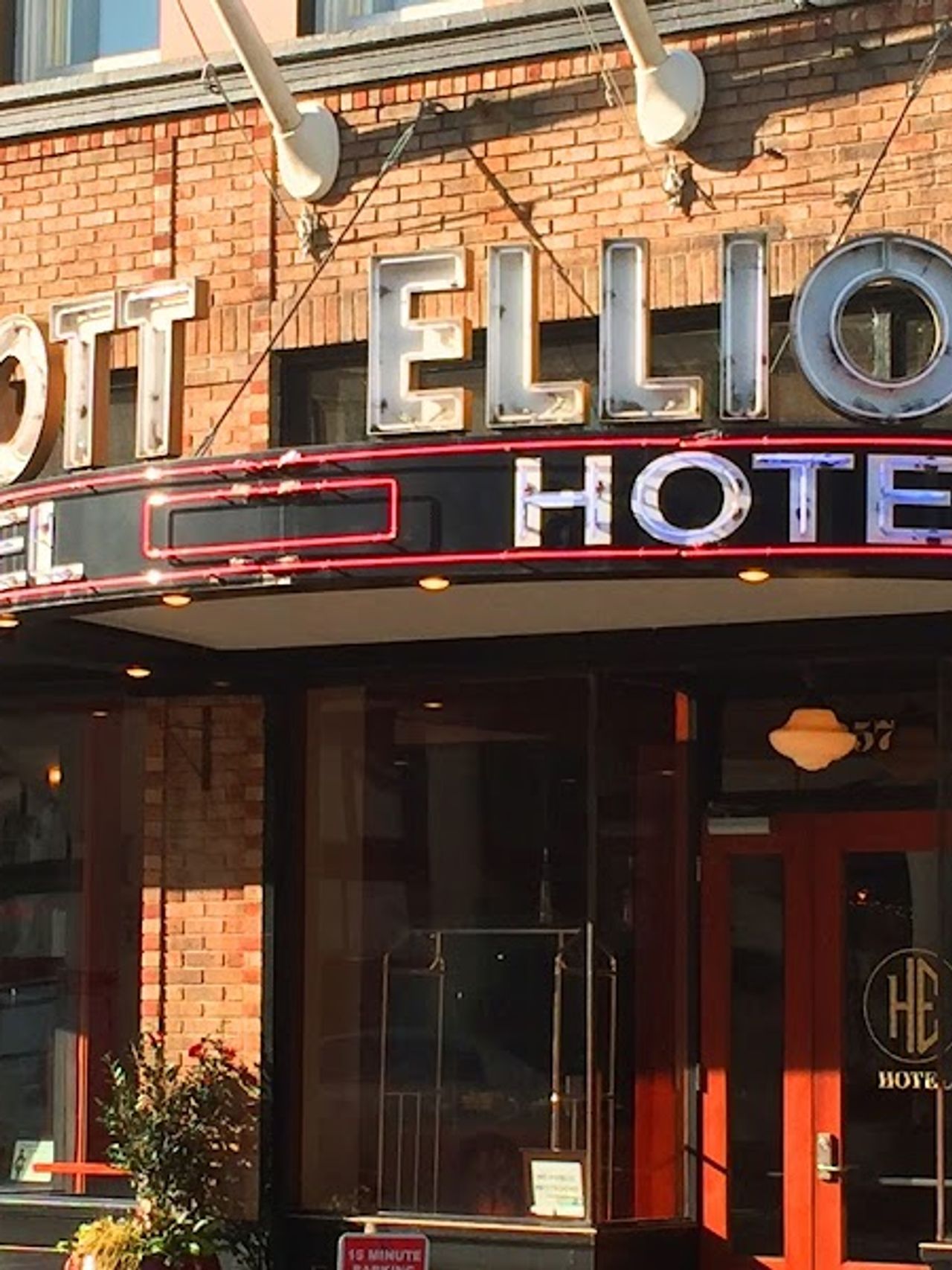 Photo of Hotel Elliott Astoria - Exterior, Property Entrance