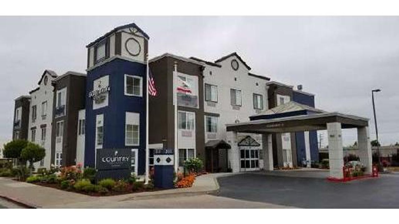 Photo of Country Inn & Suites by Radisson, San Carlos, CA