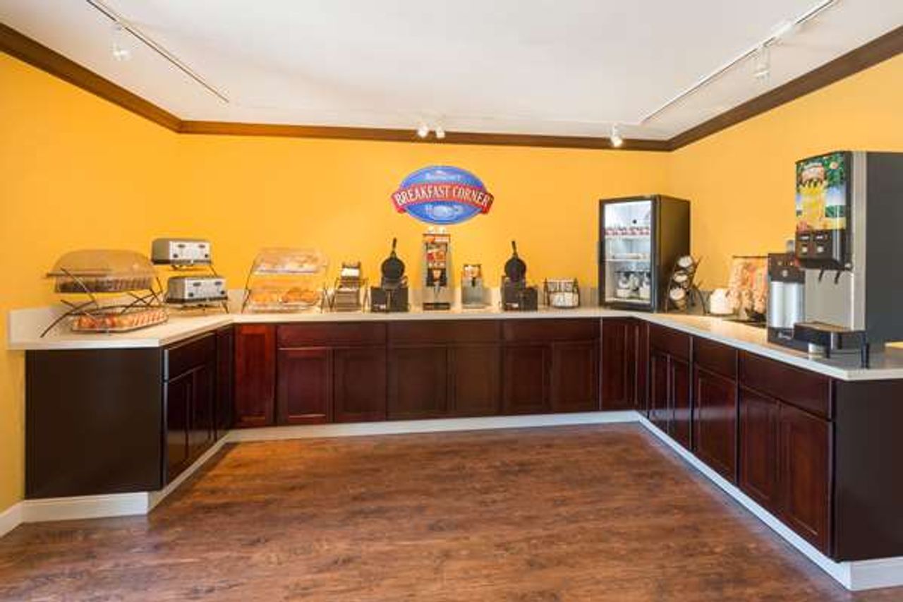 Photo of Baymont by Wyndham Modesto Salida