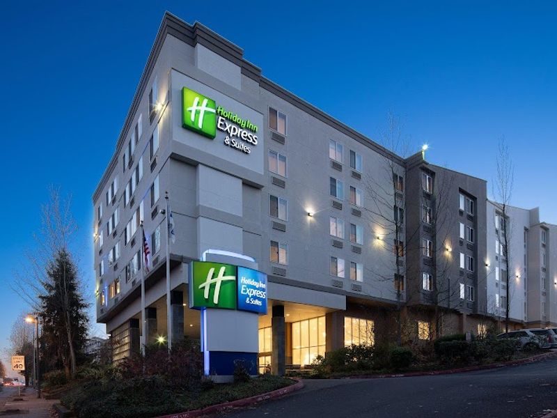 Holiday Inn Express & Suites Seattle-Sea-Tac Airport, an IHG Hotel